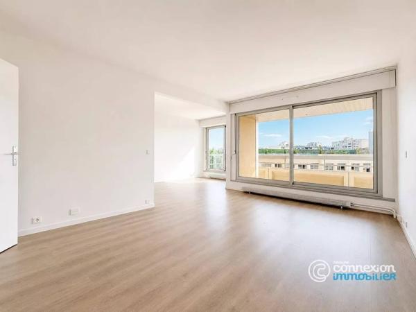 Appartement en étage élevé avec terrasse