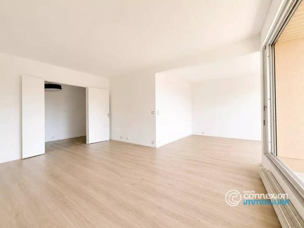 Appartement en étage élevé avec terrasse