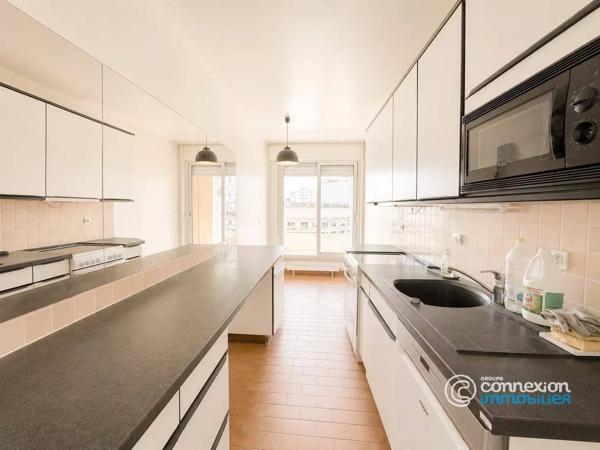 Appartement en étage élevé avec terrasse