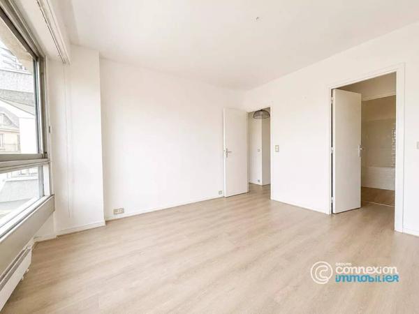 Appartement en étage élevé avec terrasse