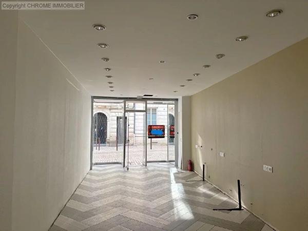 Vente                                                      Local commercial
                        
                                         40 m2                     à Marmande