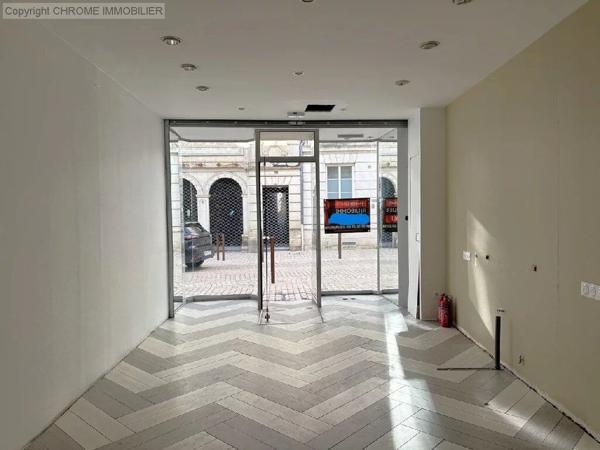 Vente                                                      Local commercial
                        
                                         40 m2                     à Marmande