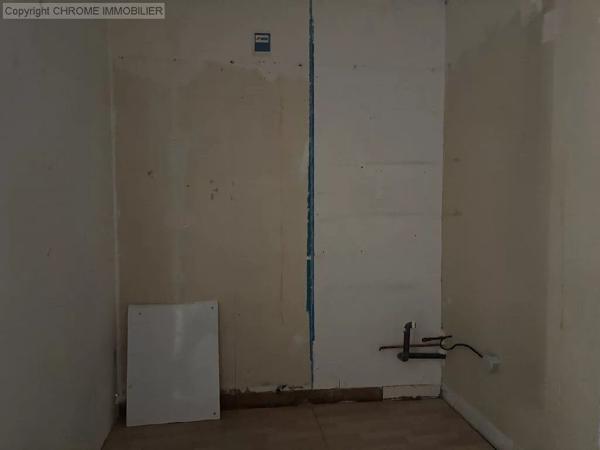 Vente                                                      Local commercial
                        
                                         40 m2                     à Marmande