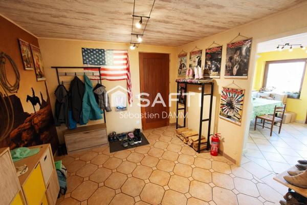 À Reiningue, vivez comme dans une maison individuelle au cœur de la nature, avec une vue dégagée sur les champs, 163 m² de confort, 2000 m² de terrain et un calme absolu