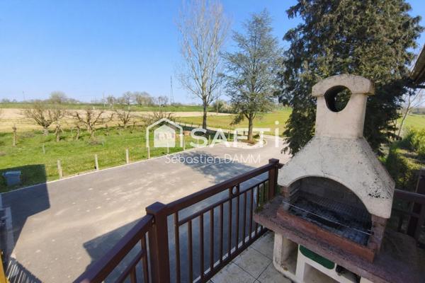 À Reiningue, vivez comme dans une maison individuelle au cœur de la nature, avec une vue dégagée sur les champs, 163 m² de confort, 2000 m² de terrain et un calme absolu