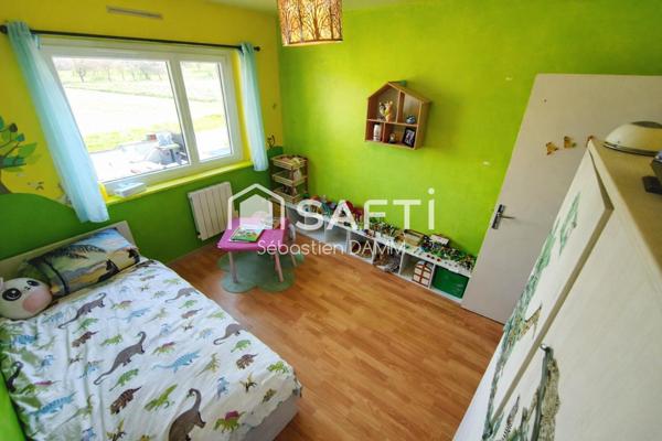 À Reiningue, vivez comme dans une maison individuelle au cœur de la nature, avec une vue dégagée sur les champs, 163 m² de confort, 2000 m² de terrain et un calme absolu