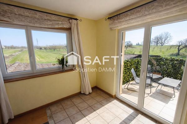 À Reiningue, vivez comme dans une maison individuelle au cœur de la nature, avec une vue dégagée sur les champs, 163 m² de confort, 2000 m² de terrain et un calme absolu