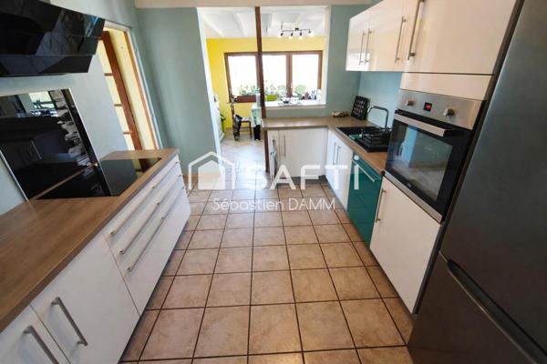 À Reiningue, vivez comme dans une maison individuelle au cœur de la nature, avec une vue dégagée sur les champs, 163 m² de confort, 2000 m² de terrain et un calme absolu