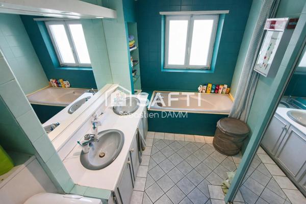 À Reiningue, vivez comme dans une maison individuelle au cœur de la nature, avec une vue dégagée sur les champs, 163 m² de confort, 2000 m² de terrain et un calme absolu