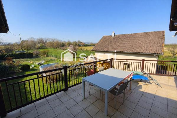 À Reiningue, vivez comme dans une maison individuelle au cœur de la nature, avec une vue dégagée sur les champs, 163 m² de confort, 2000 m² de terrain et un calme absolu