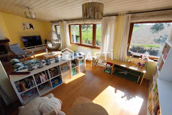 À Reiningue, vivez comme dans une maison individuelle au cœur de la nature, avec une vue dégagée sur les champs, 163 m² de confort, 2000 m² de terrain et un calme absolu