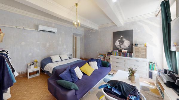 Maison en pierre avec extérieur et grand garage