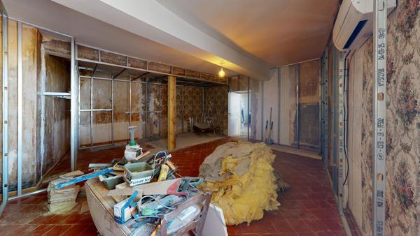 Maison en pierre avec extérieur et grand garage