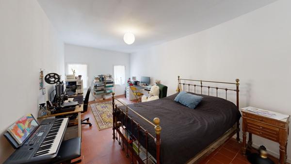 Maison en pierre avec extérieur et grand garage