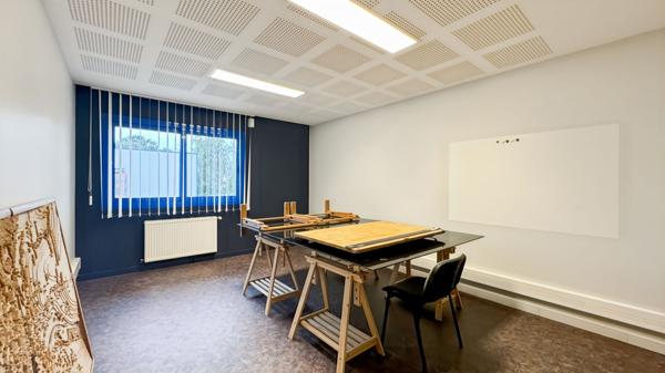 Location Local commercial155 m² - VARENNES JARCY (91480)