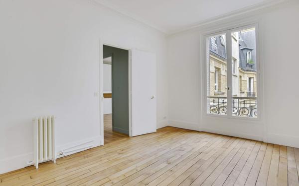 Appartement à louer    6 pièces • 151,30 m2 Paris 8
