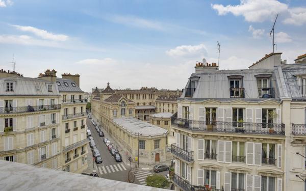Appartement à louer    6 pièces • 151,30 m2 Paris 8