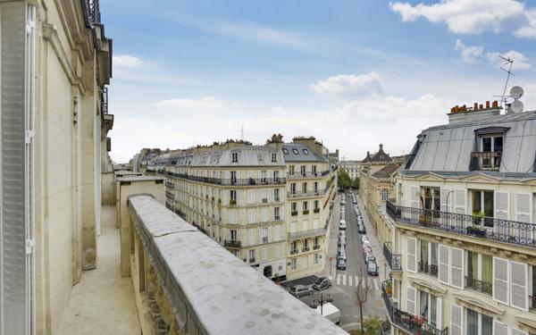 Appartement à louer    6 pièces • 151,30 m2 Paris 8