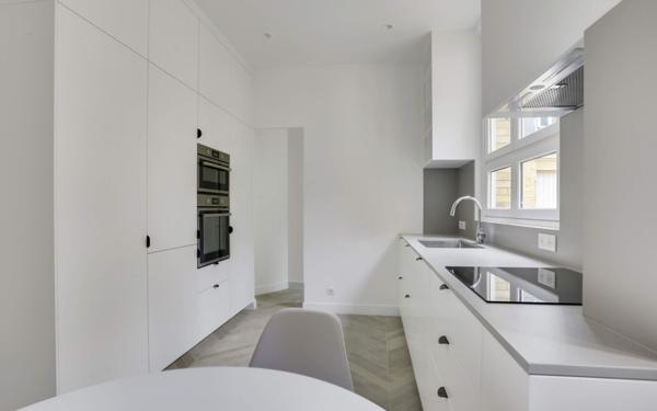 Appartement à louer    6 pièces • 151,30 m2 Paris 8