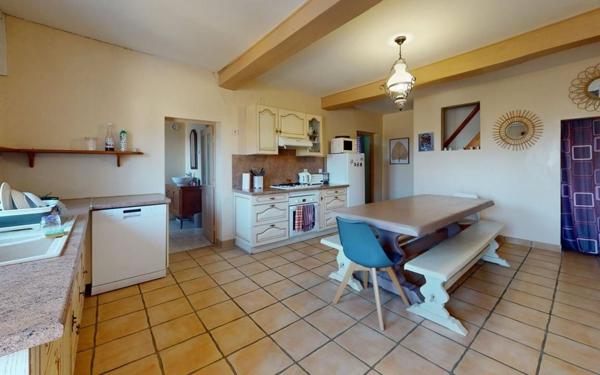 Maison à vendre    5 pièces • 234 m2 Châtillon-sur-Chalaronne