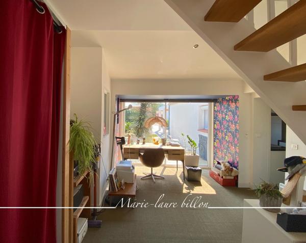 Dpt Vendée (85), à vendre SAINT HILAIRE DE RIEZ, à deux pas de ST GILLES CROIX DE VIE, maison 5 chambres avec sa grande pièce vitrée - jardin et piscine chauffée, parcelle de 1500 m2