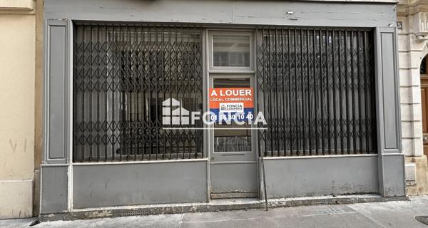 Location Local commercial 73.38 m² - Paris 75015