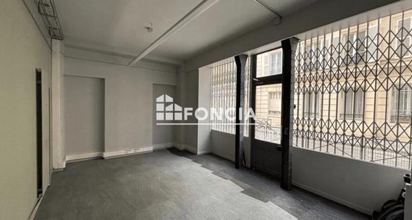 Location Local commercial 73.38 m² - Paris 75015
