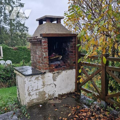 A VENDRE, une maison en pierre de caractère dans un bourg calme comprenant:
- au rez-de-chauss...