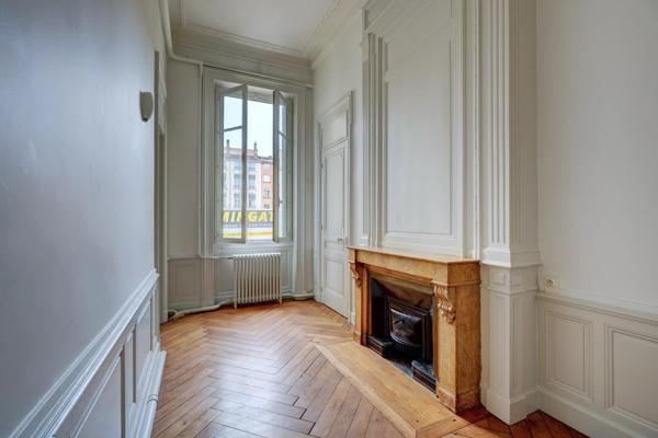 Lyon 5 - Saint Jean - Appartement de 134 m² - bureau - 3 chambres