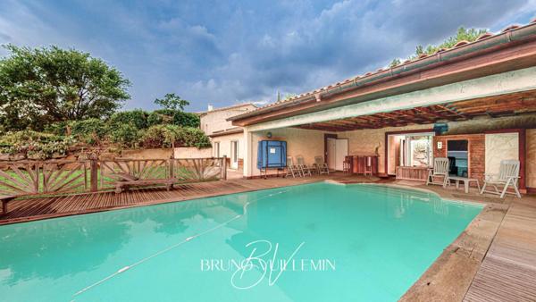 PROPRIETE MODERNE10 PIECES EN POSITION DOMINANTE SUR 1 ha