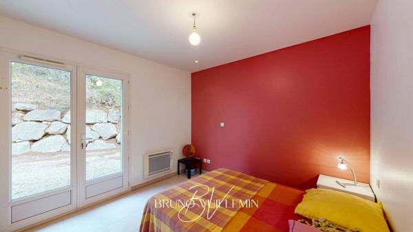 PROPRIETE MODERNE10 PIECES EN POSITION DOMINANTE SUR 1 ha