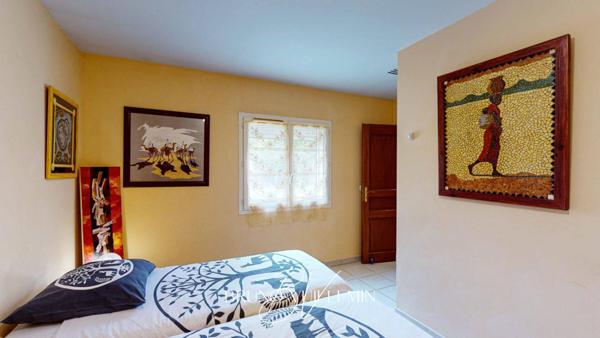 PROPRIETE MODERNE10 PIECES EN POSITION DOMINANTE SUR 1 ha