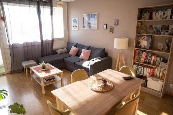 Emplacement idéal, belle luminosité et deux balcons : un appartement rare sur le secteur rive gauche de Caen