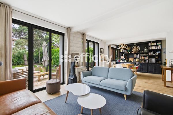 Maison
         7 pièces
        - 151 m² Bien prestige 980 000 € *