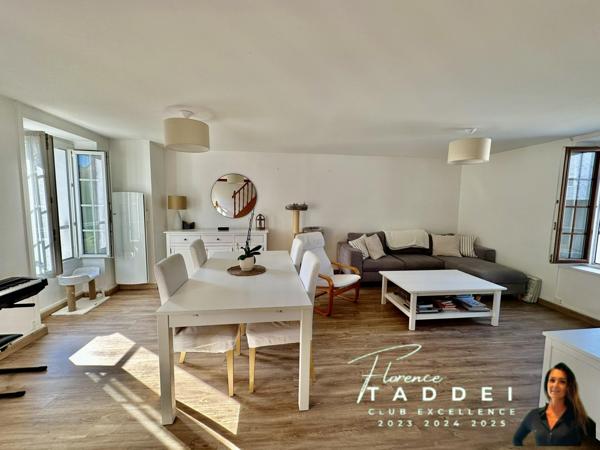 Maison ancienne rénovée avec cour et terrasse privative