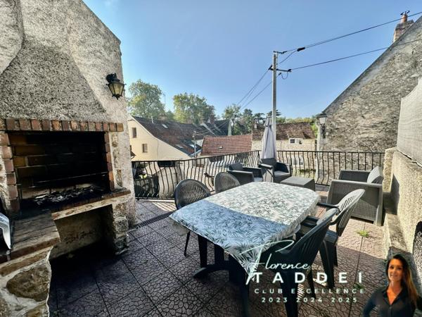 Maison ancienne rénovée avec cour et terrasse privative