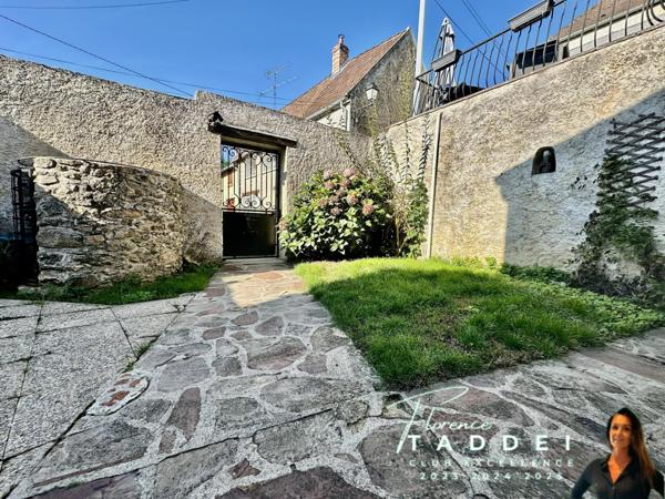 Maison ancienne rénovée avec cour et terrasse privative