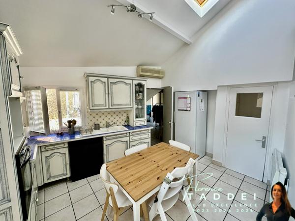 Maison ancienne rénovée avec cour et terrasse privative