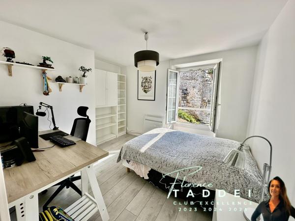 Maison ancienne rénovée avec cour et terrasse privative