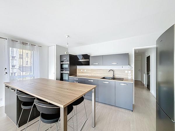 Appartement 2 chambres, balcon, ascenseur, place de parking - Lanester, rives du scorf