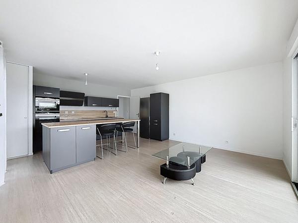 Appartement 2 chambres, balcon, ascenseur, place de parking - Lanester, rives du scorf