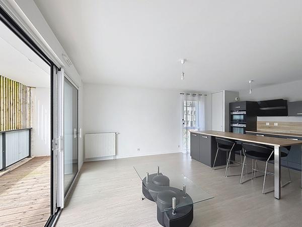 Appartement 2 chambres, balcon, ascenseur, place de parking - Lanester, rives du scorf