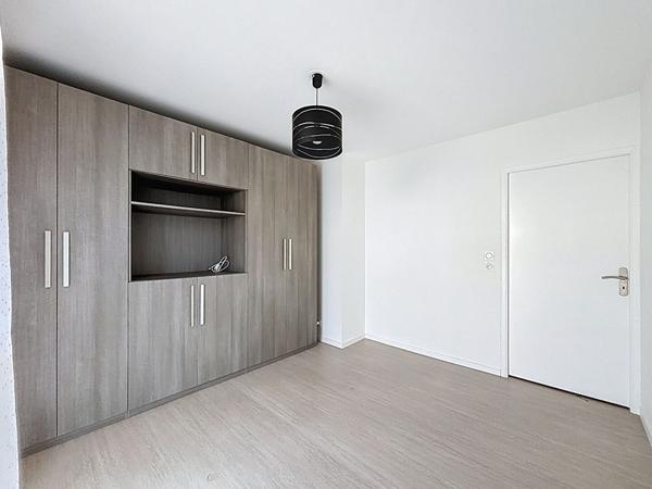 Appartement 2 chambres, balcon, ascenseur, place de parking - Lanester, rives du scorf