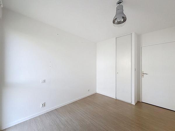 Appartement 2 chambres, balcon, ascenseur, place de parking - Lanester, rives du scorf