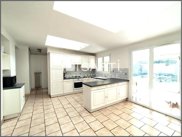 Maison de semi plain pied 4 chambres, garage et jardin