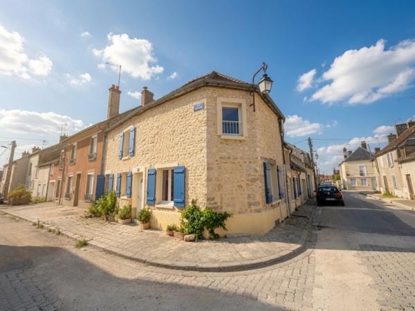 Vente / Maison T5 à Château-Landon (77570)