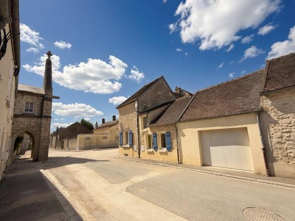 Vente / Maison T5 à Château-Landon (77570)