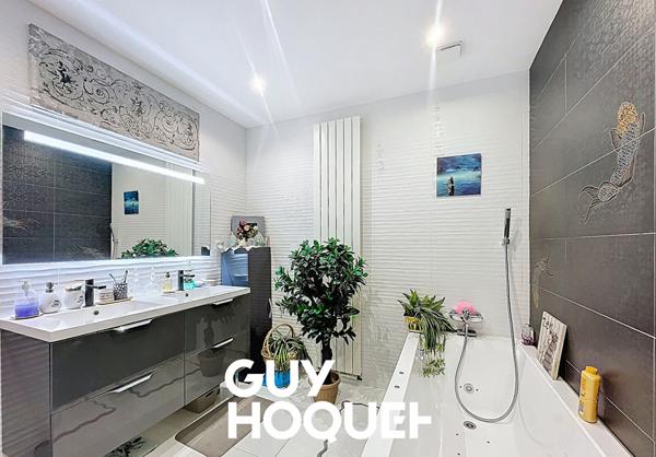 Villa sur sous-sol 6 Chambres + Dépendances et Terrain Constructible de 2227 m² - 71850 CHARNAY LES MACON