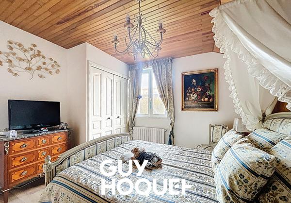 Villa sur sous-sol 6 Chambres + Dépendances et Terrain Constructible de 2227 m² - 71850 CHARNAY LES MACON