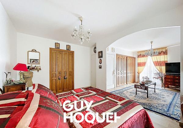 Villa sur sous-sol 6 Chambres + Dépendances et Terrain Constructible de 2227 m² - 71850 CHARNAY LES MACON